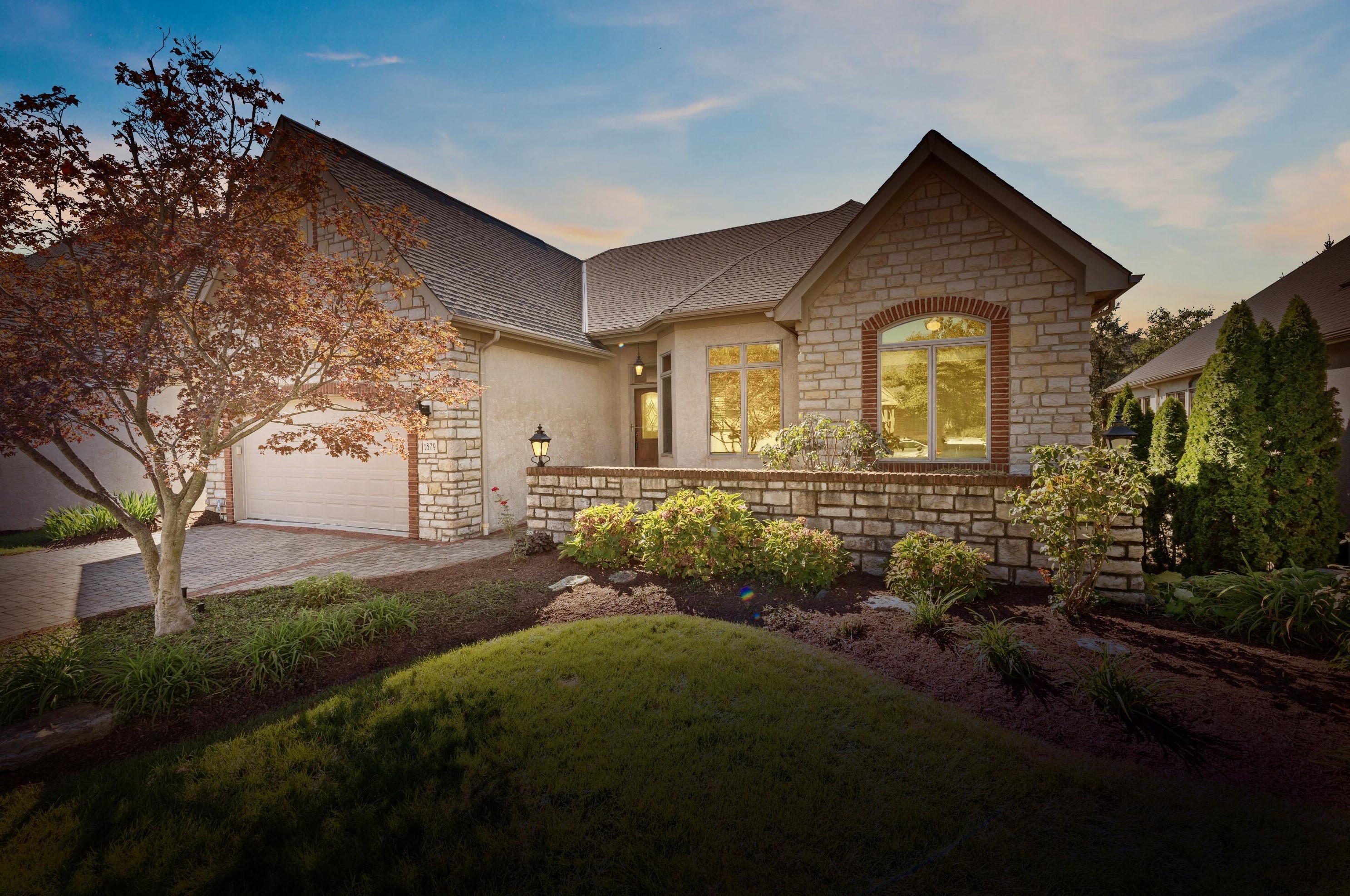 1879 Lake Shore Dr, Columbus OH 43204-4964 exterior