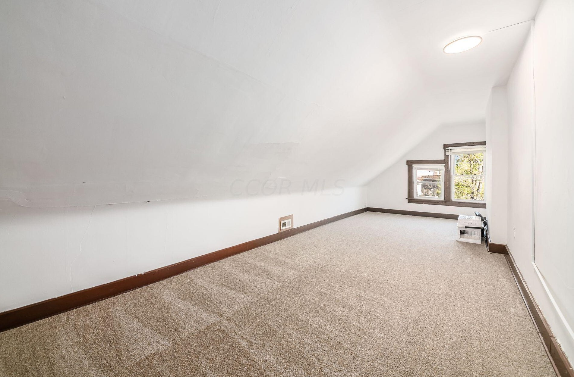 2243 Smt St, Columbus OH 43201-2106 exterior