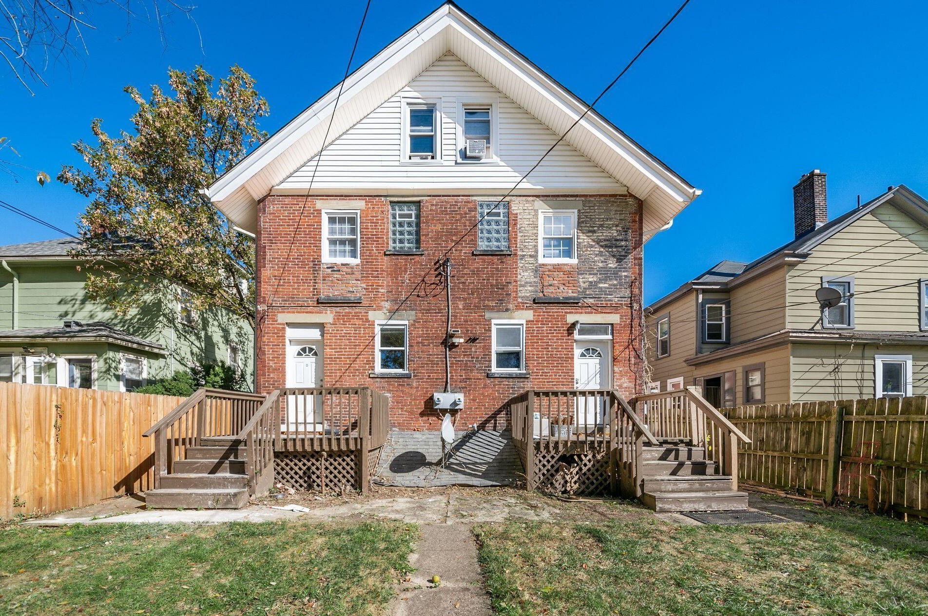 2243 Smt St, Columbus OH 43201-2106 exterior