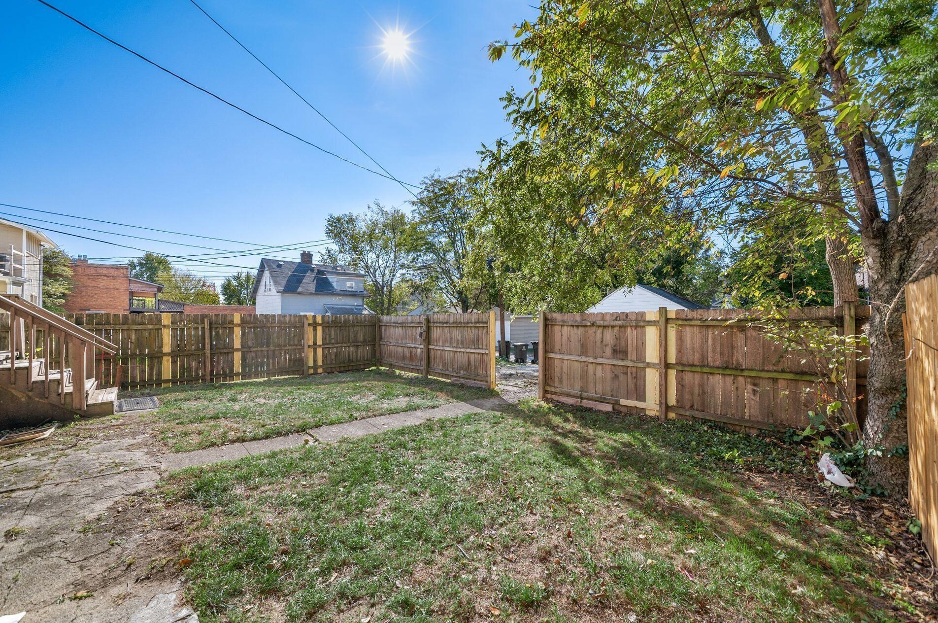 2243 Smt St, Columbus OH 43201-2106 exterior