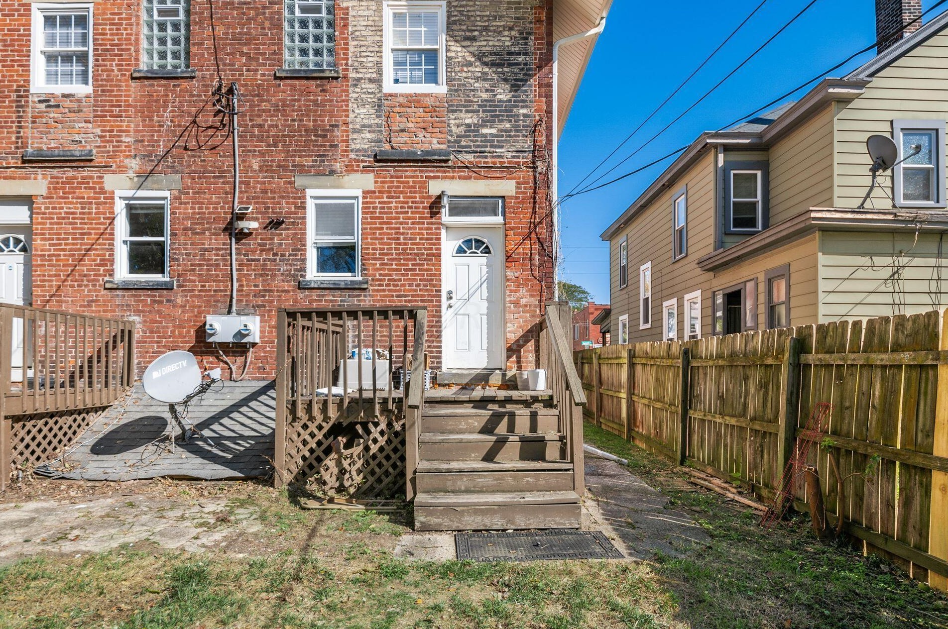 2243 Smt St, Columbus OH 43201-2106 exterior