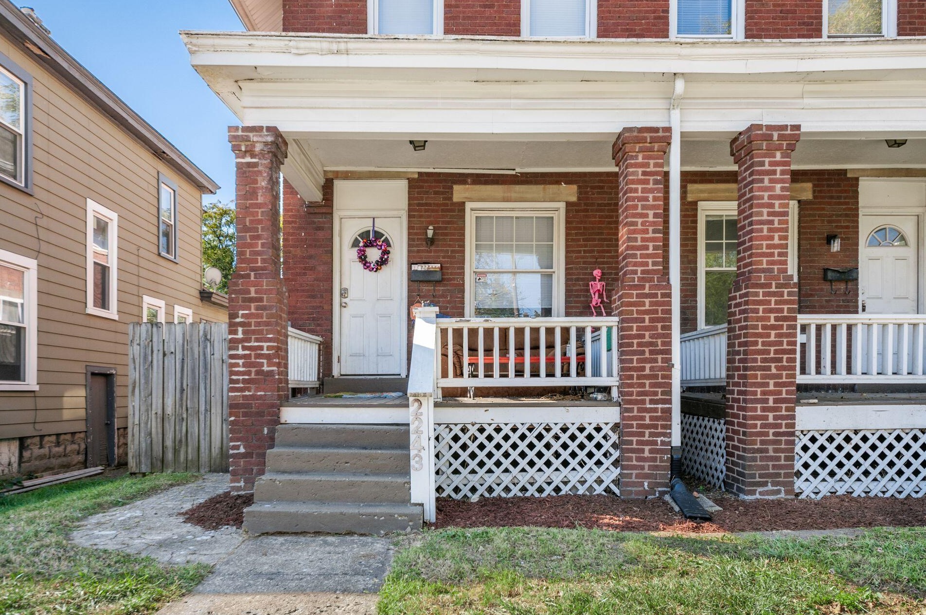 2243 Smt St, Columbus OH 43201-2106 exterior