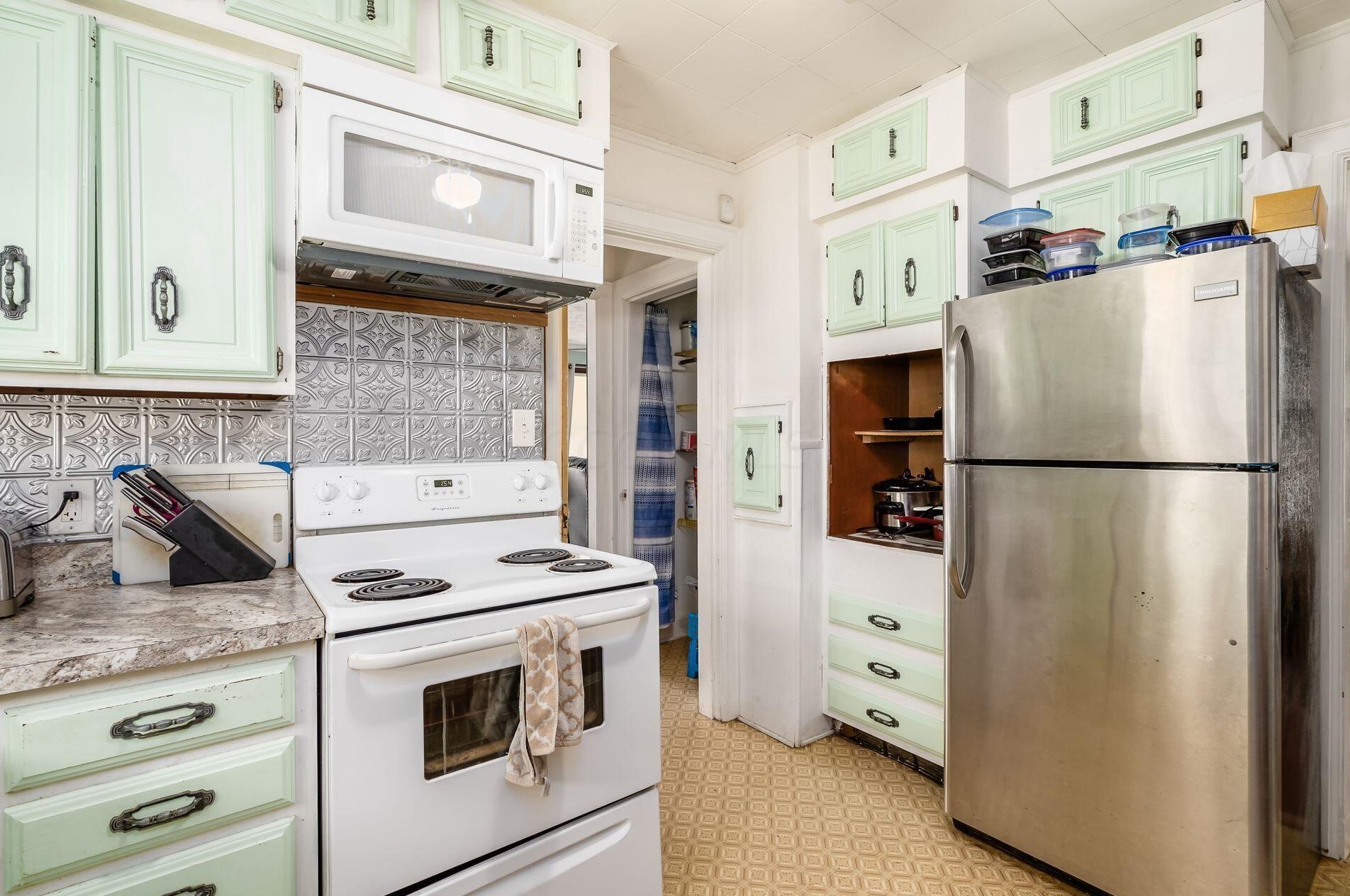 1780 Cooke Rd, Columbus OH 43214-3169 exterior