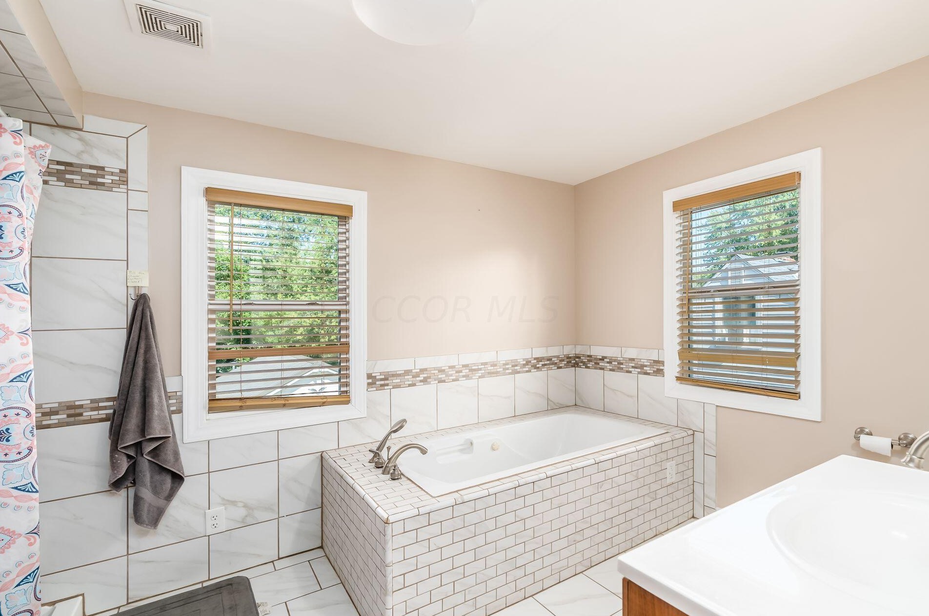 1780 Cooke Rd, Columbus OH 43214-3169 exterior