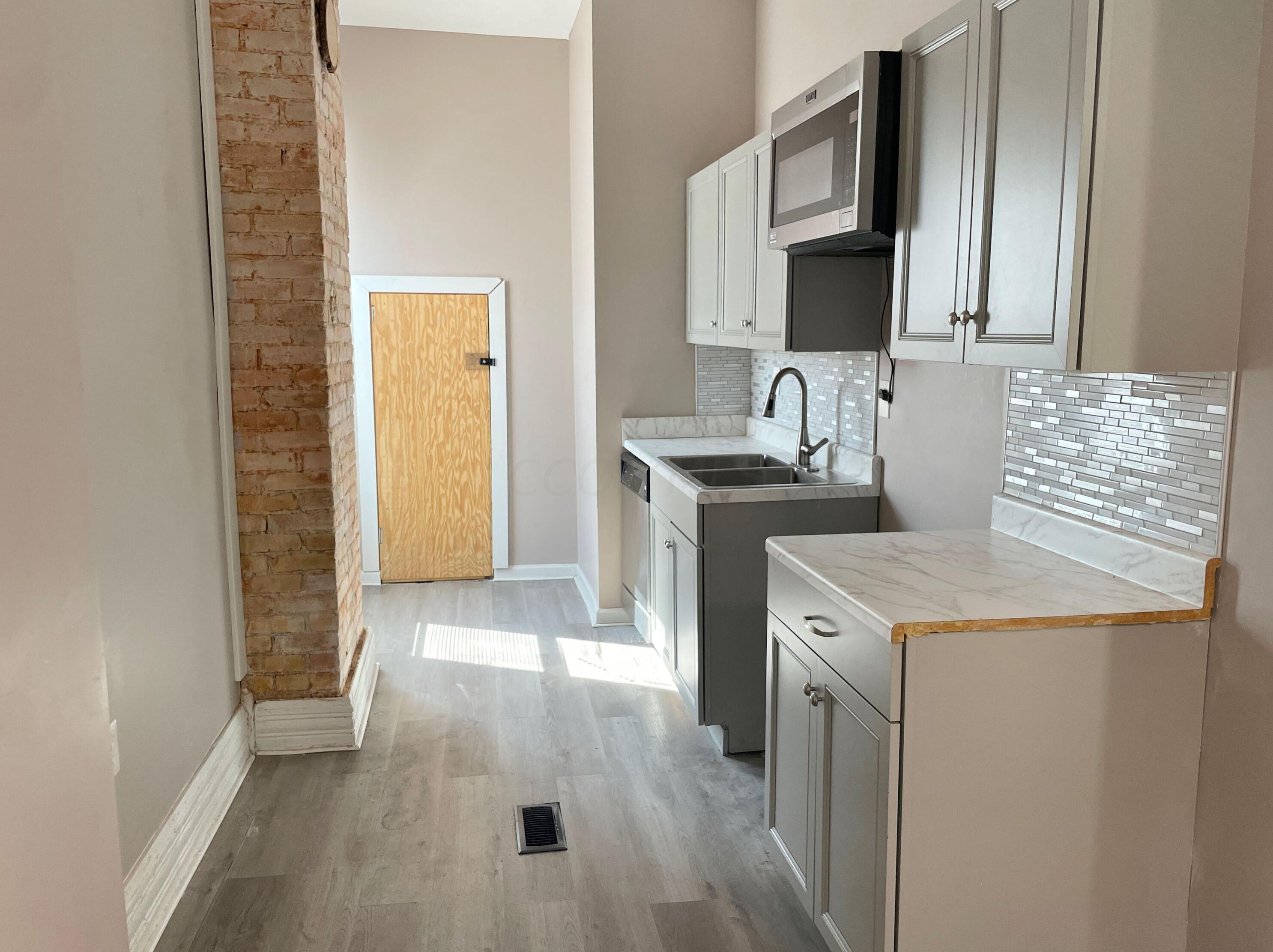 1390 Livingston Ave, Columbus OH 43209-2945 exterior