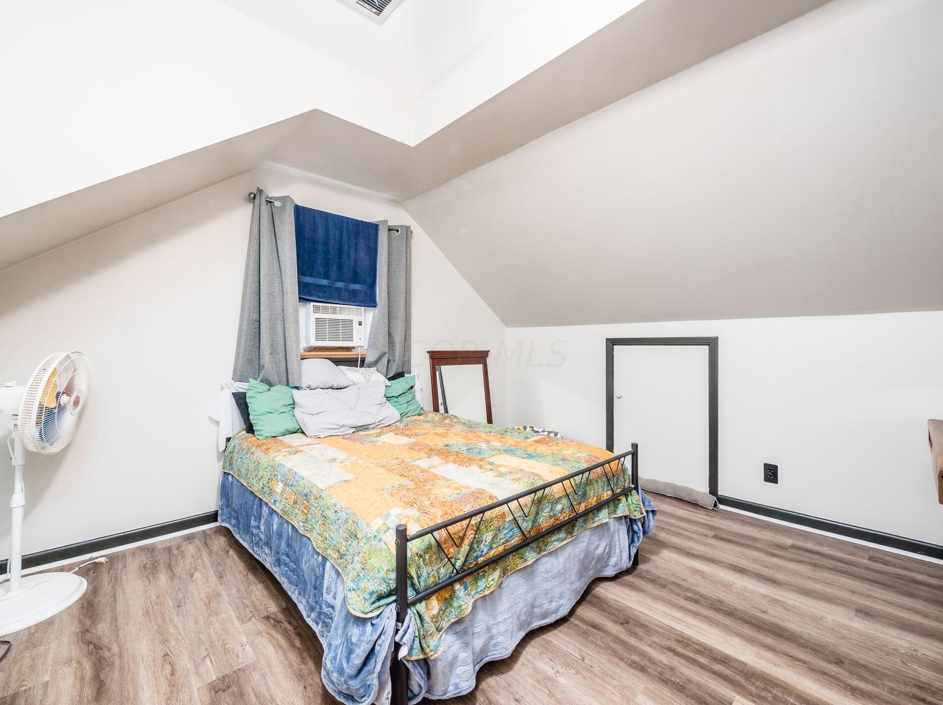 1915 Zollinger Rd, Columbus OH 43221-2914 exterior