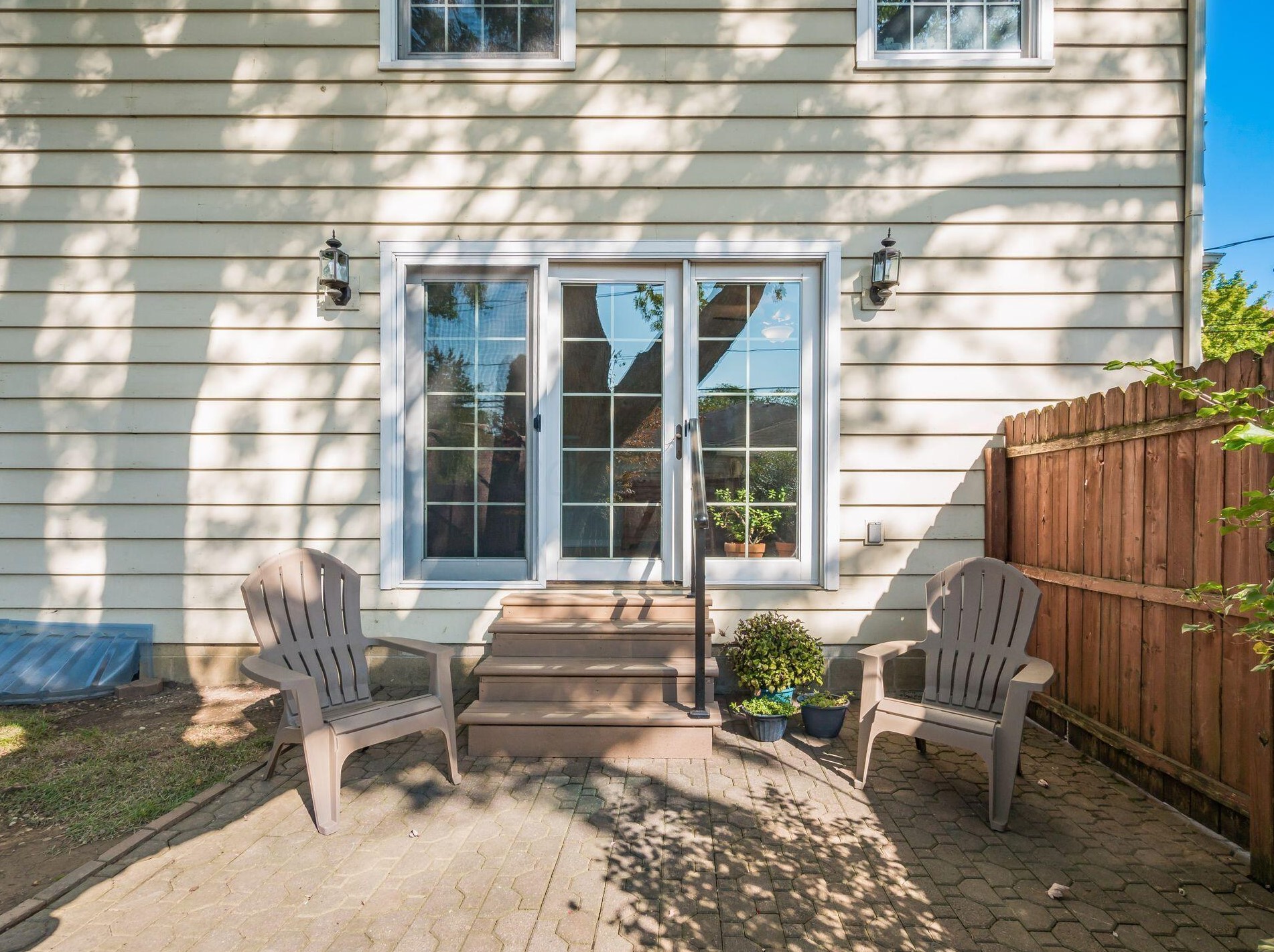 1915 Zollinger Rd, Columbus OH 43221-2914 exterior