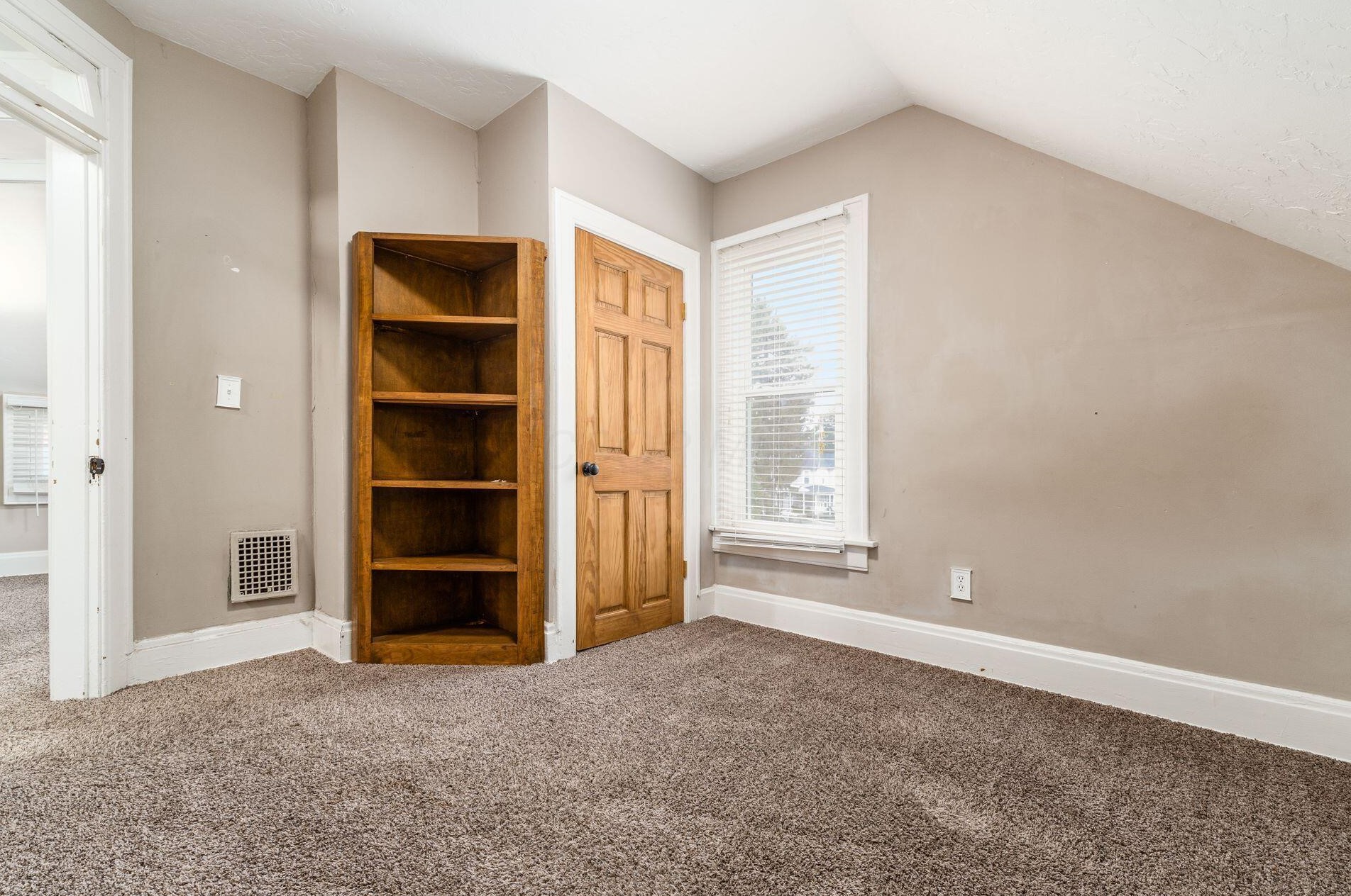 2339 Smt St, Columbus OH 43202-3111 exterior