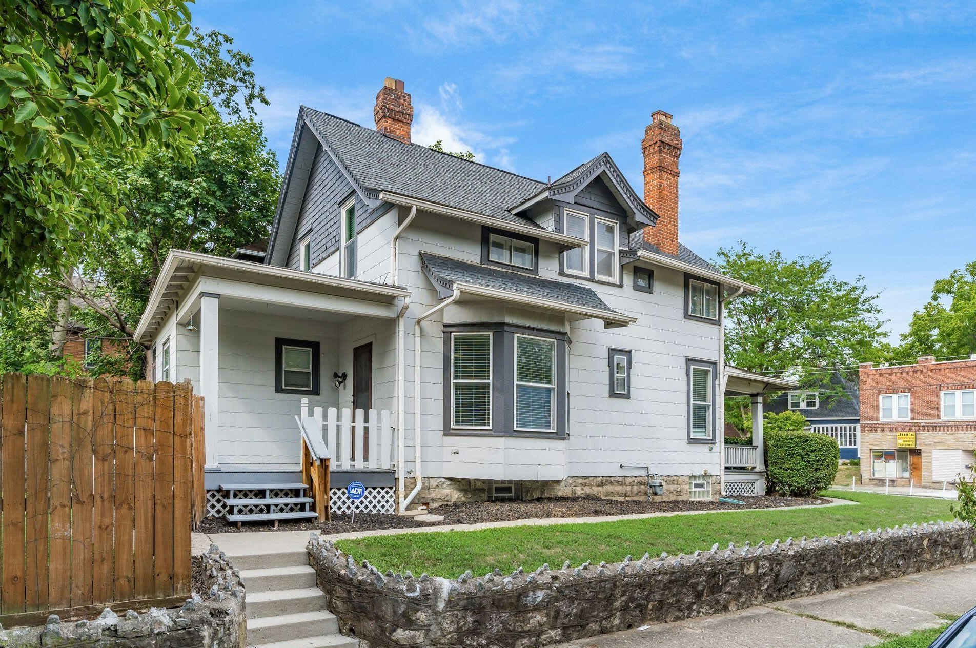 2339 Smt St, Columbus OH 43202-3111 exterior