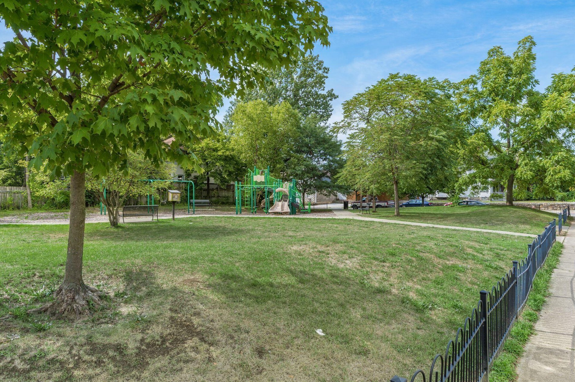 2339 Smt St, Columbus OH 43202-3111 exterior