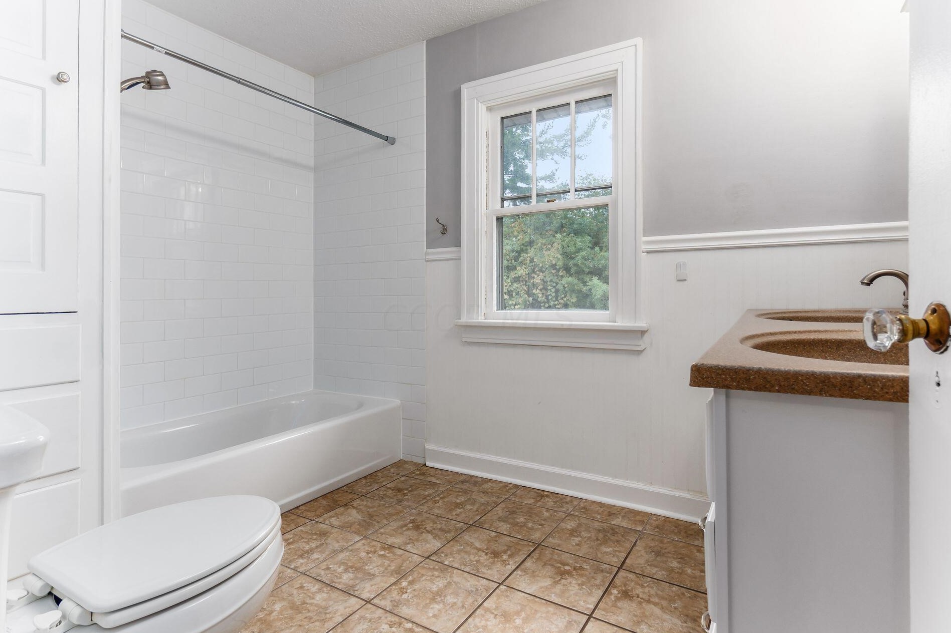 128 Gdn Rd, Columbus OH 43214-2159 exterior