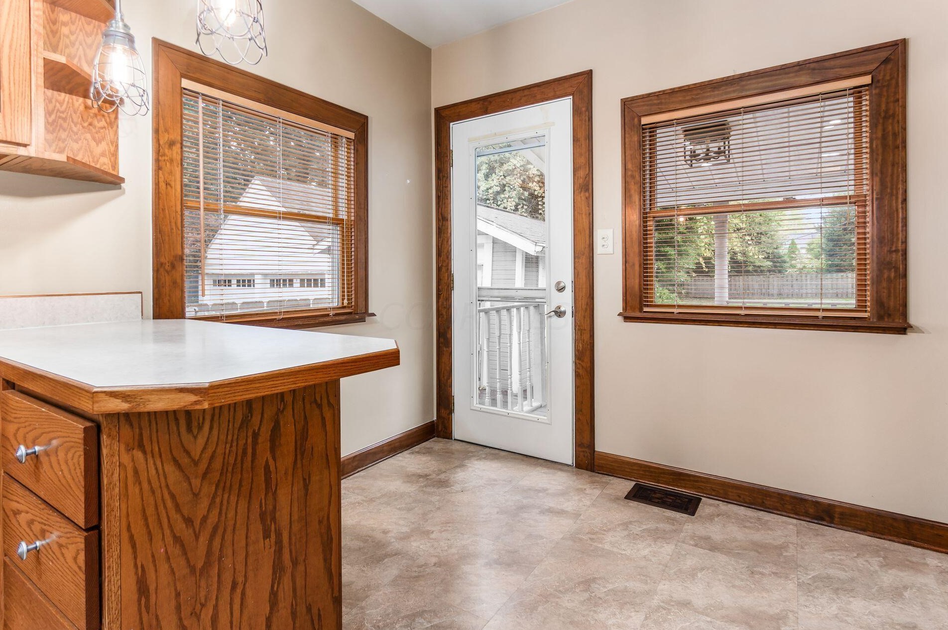 128 Gdn Rd, Columbus OH 43214-2159 exterior