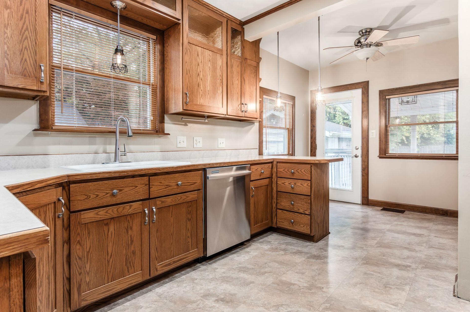 128 Gdn Rd, Columbus OH 43214-2159 exterior