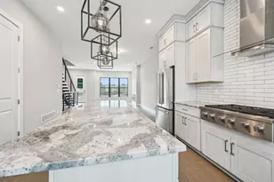 2250 Quarry Trails Dr, Columbus, OH 43228 - Photo 9