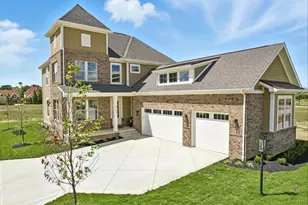 8101 Oaktree Dr S, Dublin, OH 43016 - Photo 1