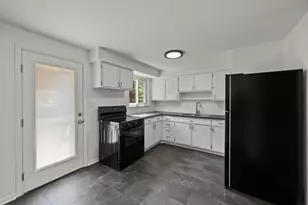 1033 Folkestone Rd, Columbus, OH 43220 - Photo 11