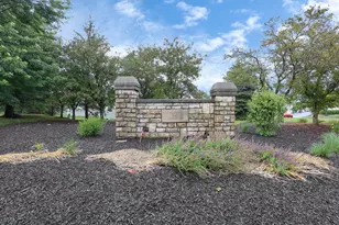 4686 Parrau Dr, Columbus, OH 43228 - Photo 25