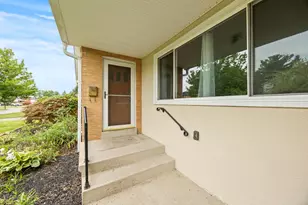 1677 Kenview Rd, Columbus, OH 43209 - Photo 7