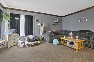 586 E Main St, Logan, OH 43138 - Photo 9