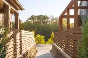 2374 Quarry Trails Dr, Columbus, OH 43228 - Photo 3