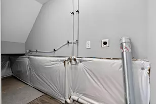 2736 Barrows Rd, Columbus, OH 43232 - Photo 17