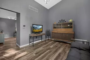 1495 W Choctaw Dr, London, OH 43140 - Photo 5