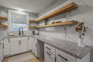 1068 E Deshler Ave, Columbus, OH 43206 - Photo 7