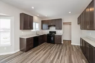 1055 Greenfield Dr, Marysville, OH 43040 - Photo 3