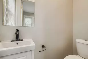 19 E Castle Rd, Columbus, OH 43207 - Photo 17