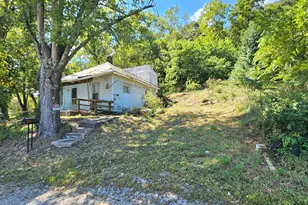 31 Locust St, Glouster, OH 45732 - Photo 9