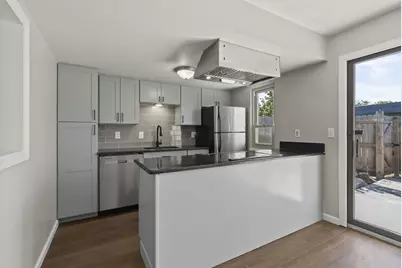 1046 Merrimar Circle N #B, Columbus, OH 43220 - Photo 3