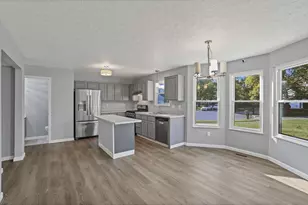 6037 Carmell Dr, Columbus, OH 43228 - Photo 9