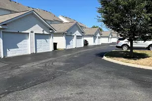952 Hartford Village Blvd, Columbus, OH 43228 - Photo 9