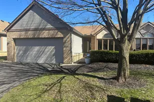 1350 Azalea Dr, Reynoldsburg, OH 43068 - Photo 1