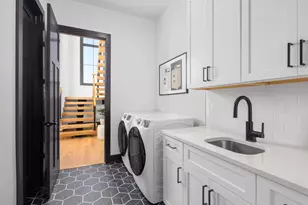 2342 Quarry Trails Dr, Columbus, OH 43228 - Photo 19