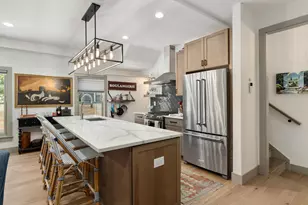 792 Highland St, Columbus, OH 43215 - Photo 1