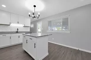 2496 Navarre Rd, Columbus, OH 43207 - Photo 9