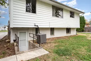 1687 Brookfield Square S, Columbus, OH 43229 - Photo 25