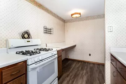 1687 Brookfield Square S, Columbus, OH 43229 - Photo 11