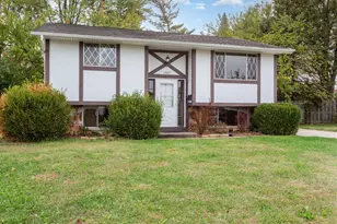 1687 Brookfield Square S, Columbus, OH 43229 - Photo 3