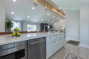 3015 Welsford Rd, Columbus, OH 43221 - Photo 7