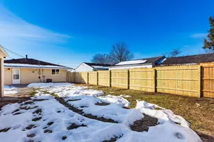 884 Bruckner Rd, Columbus, OH 43207 - Photo 3