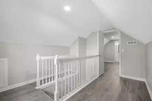 2453 McGuffey Rd, Columbus, OH 43211 - Photo 27