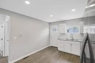 2453 McGuffey Rd, Columbus, OH 43211 - Photo 17