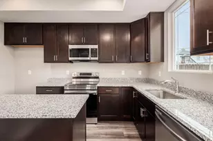 798 S Yearling Rd, Columbus, OH 43213 - Photo 3