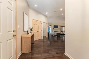 4270 Llanfair Ct, Columbus, OH 43221 - Photo 5