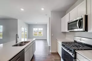 717 Maria Dr, Plain City, OH 43064 - Photo 5