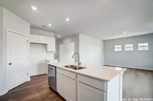 717 Maria Dr, Plain City, OH 43064 - Photo 7