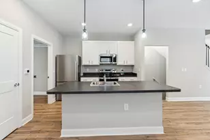 642 Sullivant Ave, Columbus, OH 43215 - Photo 3