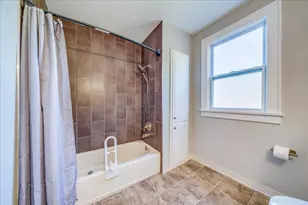 464 E Hinman Ave, Columbus, OH 43207 - Photo 23